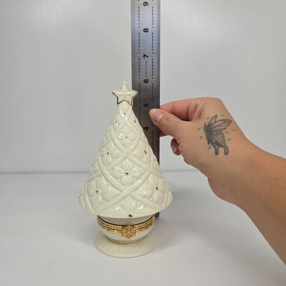 Vtg Ceramic Christmas Tree Hinged Trinket Box White‎ Gold Stars Holiday Decor